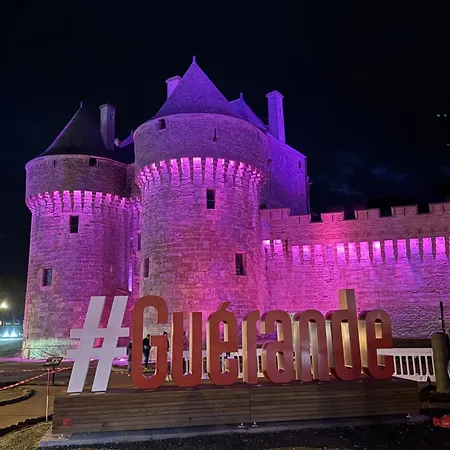 Mobil 6 A 8 Personnes Campsite *