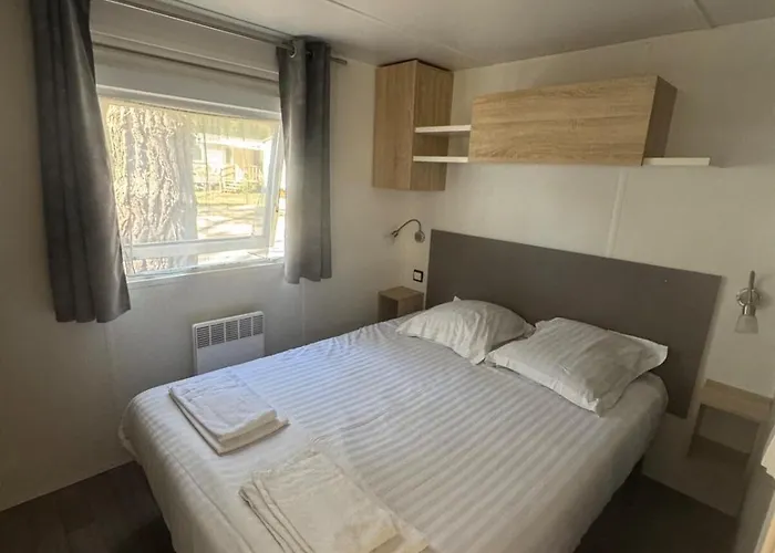 캠프장 Mobil 6 A 8 Personnes *