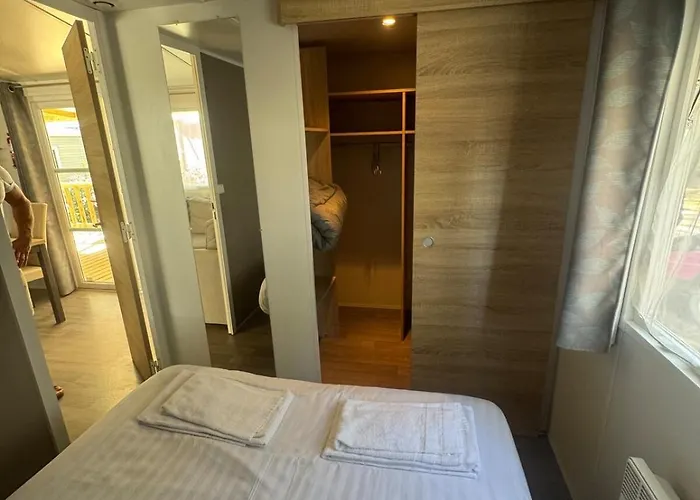 Mobil 6 A 8 Personnes 캠프장