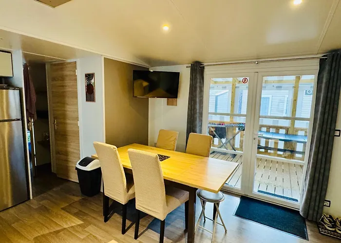 캠프장 Mobil 6 A 8 Personnes *